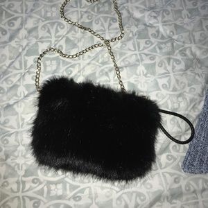 FUR CROSS BODY